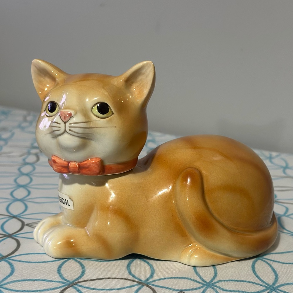 Vintage Otagiri Tan and Cream Cat music box